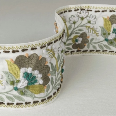 Designers Guild Enamel Flower Braid in Celadon