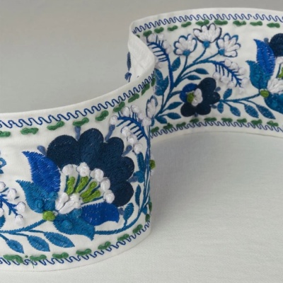 Designers Guild Enamel Flower Braid in Indigo