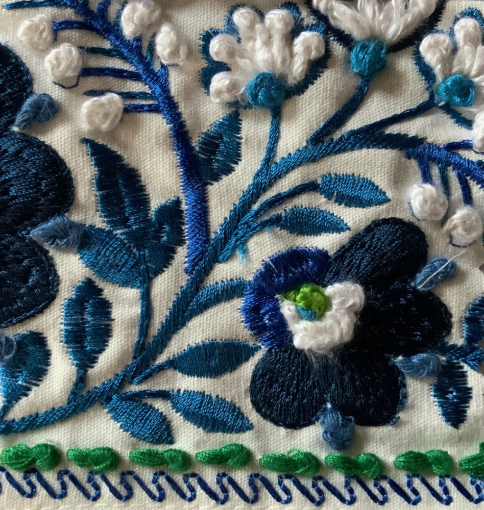 Designers Guild Enamel Flower Braid in Indigo